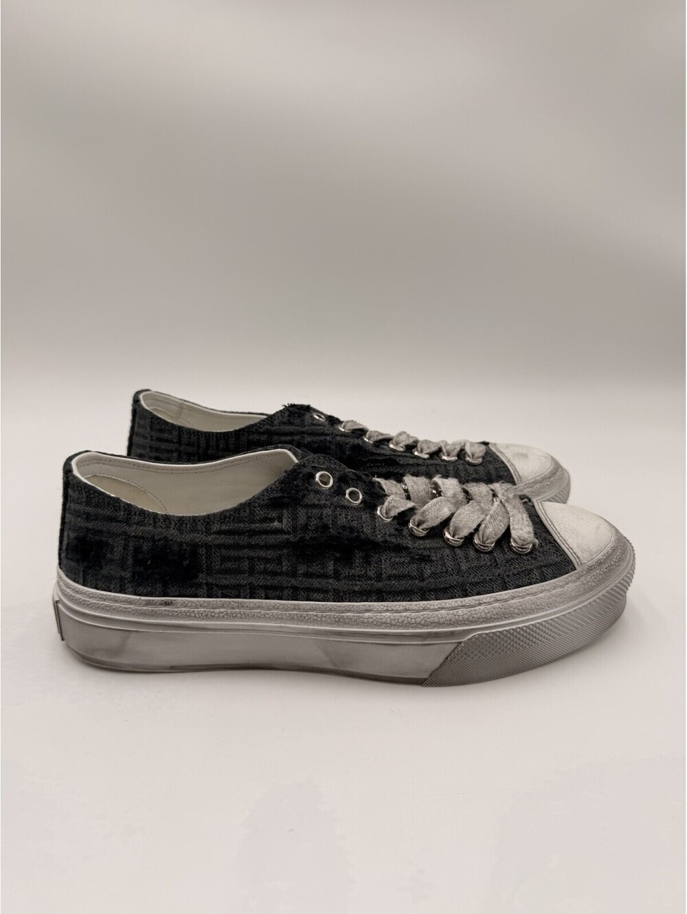 Men’s Givenchy City Low-top sneakers 4G jacquard logo pattern Size 39